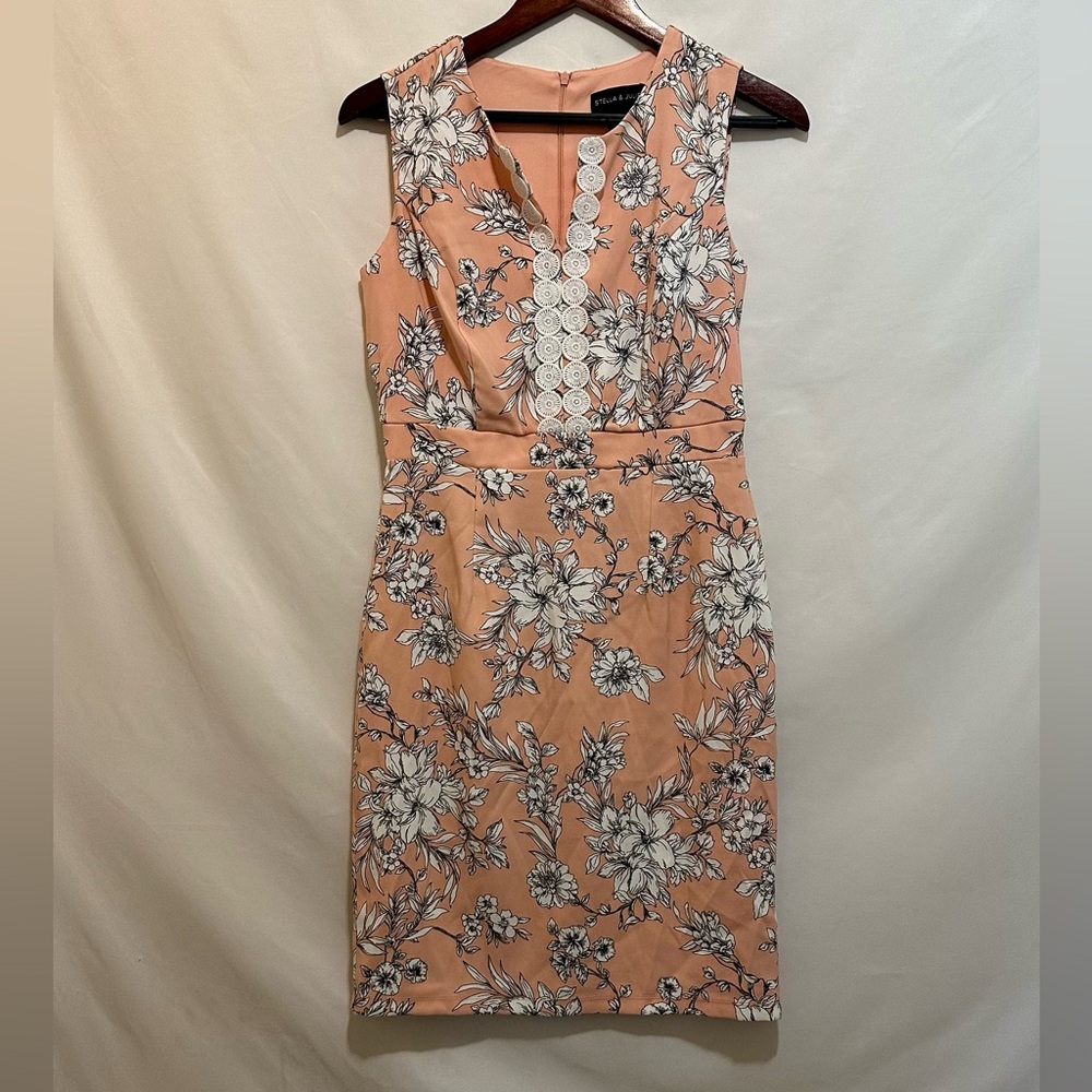 Stella & Julia Sleeveless Peach/White Floral Dress Size 6 - NWT!